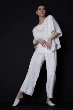 Decadence Pullover PJ -Natori Sales Shop 220209 Natori S22 Marketing 021 0055 54932.1650395342