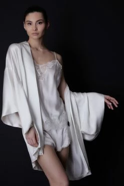 Key Essentials Silk Wrap -Natori Sales Shop 220209 Natori S22 Marketing 034 0015 57979.1650390182