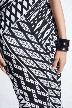 Chibana Getaway Pareo -Natori Sales Shop Chibana Getaway Pareo Black White Combo by Natori 2 52181.1675878981