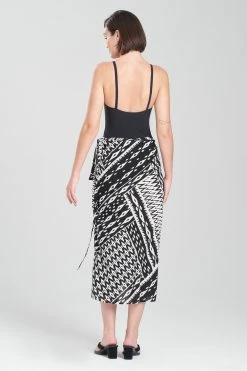 Chibana Getaway Pareo -Natori Sales Shop Chibana Getaway Pareo Black White Combo by Natori 2 77055.1675203416