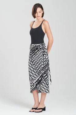 Chibana Getaway Pareo -Natori Sales Shop Chibana Getaway Pareo Black White Combo by Natori 69168.1675203415