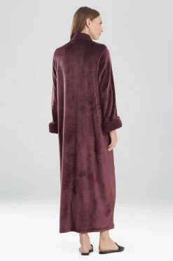 Plush Sherpa Lounger 35 Plush Sherpa Lounger -Natori Sales Shop D70068 DGN 2 37725.1600724403