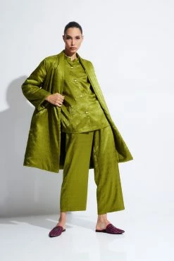 Infinity Jacquard Short Puffer Robe 16 Infinity Jacquard Short Puffer Robe -Natori Sales Shop Infinity Jacquard Mandarin PJ Infinity Jacquard Short Puffer Robe Deep Moss by Natori 68426.1663444758