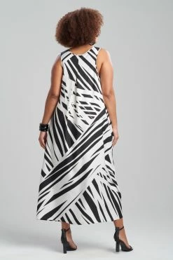 Katana Cotton Silk V-Neck Dress -Natori Sales Shop Katana Cotton Silk V Neck Dress Black Combo by Natori 4 48146.1674767798