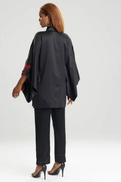Luxe Mandarin Reversible Wrap -Natori Sales Shop Luxe Mandarin Wrap Black Red Combo by Natori 3 47009.1641423350