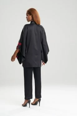 Luxe Mandarin Reversible Wrap -Natori Sales Shop Luxe Mandarin Wrap Black Red Combo by Natori 3 51733.1641423348