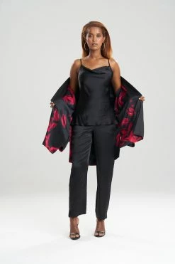Luxe Mandarin Reversible Wrap -Natori Sales Shop Luxe Mandarin Wrap Black Red Combo by Natori 75383.1641423344