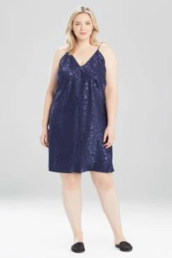 Decadence V-Neck Chemise -Natori Sales Shop M78058 MNN 3 71527.1617828359