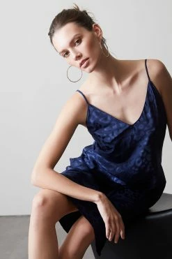 Decadence V-Neck Chemise -Natori Sales Shop M78058 MNN 5 27692.1692351618