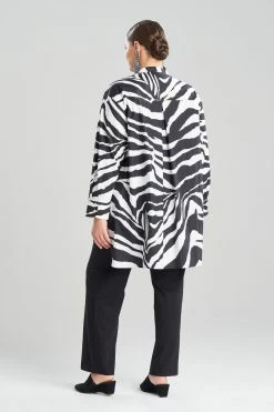 Zebra Cotton Poplin Oversized Shirt 9 Zebra Cotton Poplin Oversized Shirt -Natori Sales Shop Zebra Cotton Poplin Oversized Shirt Black White by Natori 4 15998.1668691859